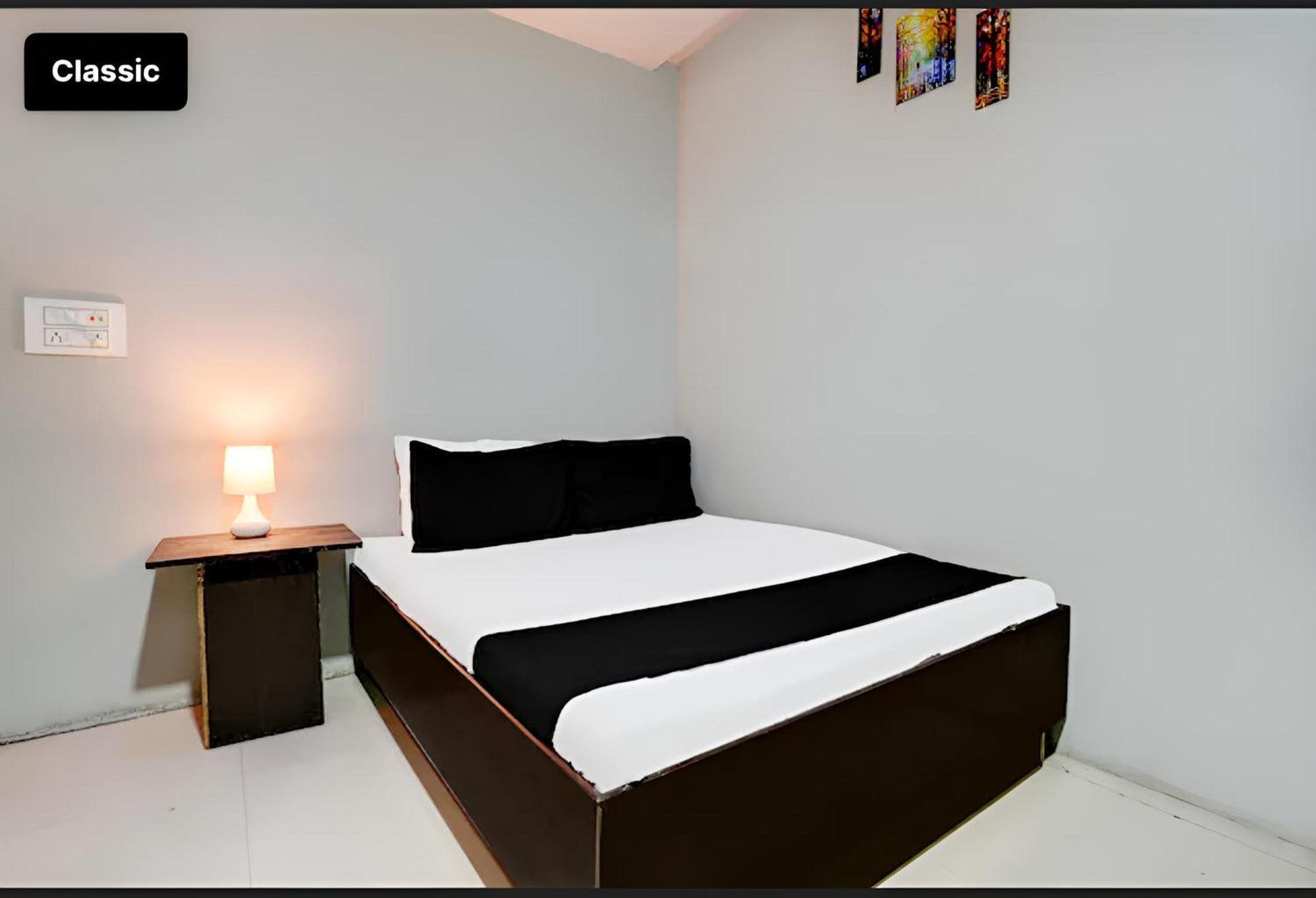 Selfie Rooms Surat Exterior foto