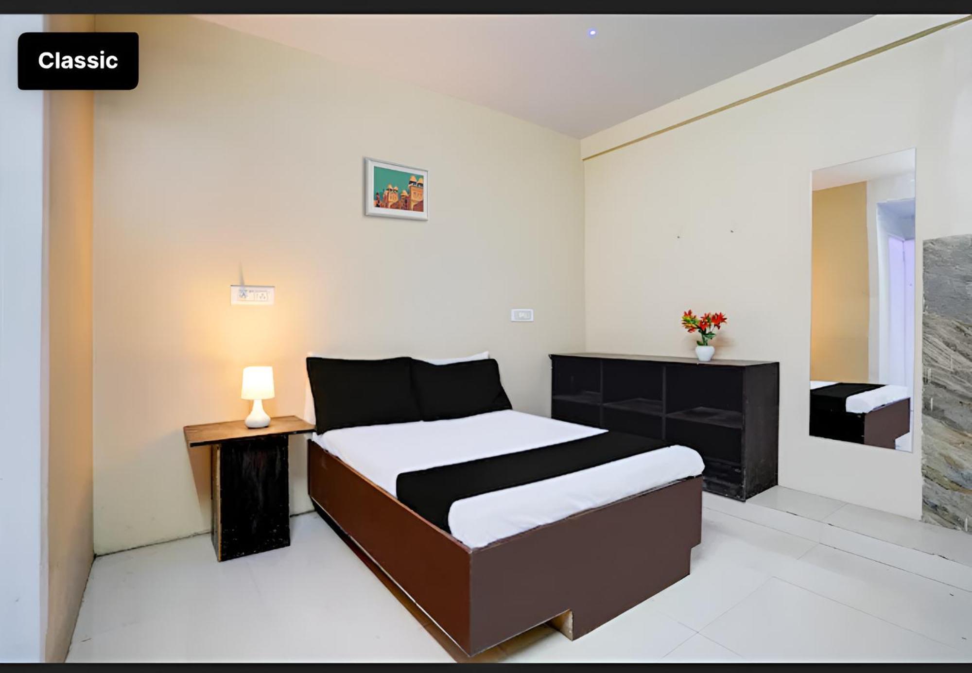 Selfie Rooms Surat Exterior foto