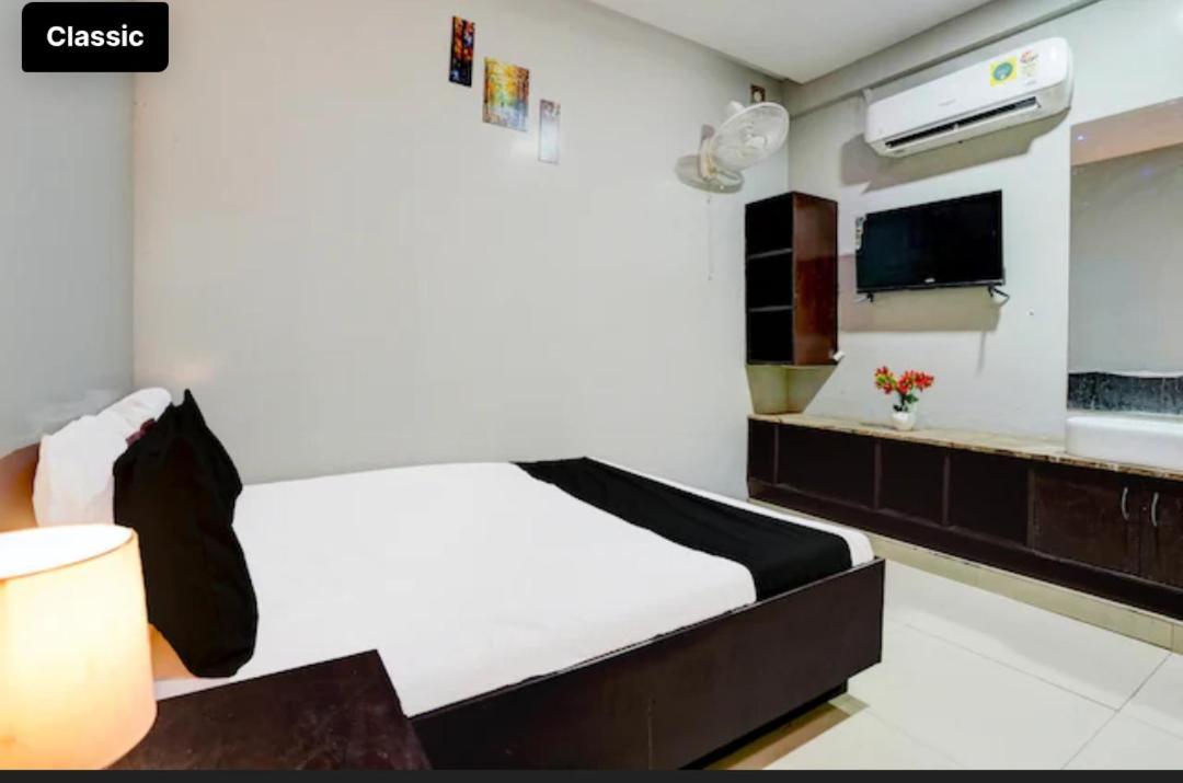 Selfie Rooms Surat Exterior foto